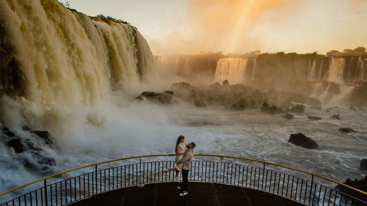 Nascer Do Sol Nas Cataratas Brasileiras Com Café Da Manhã foto 9