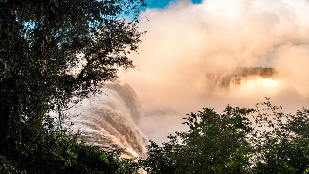 Nascer Do Sol Nas Cataratas Brasileiras Com Café Da Manhã foto 8