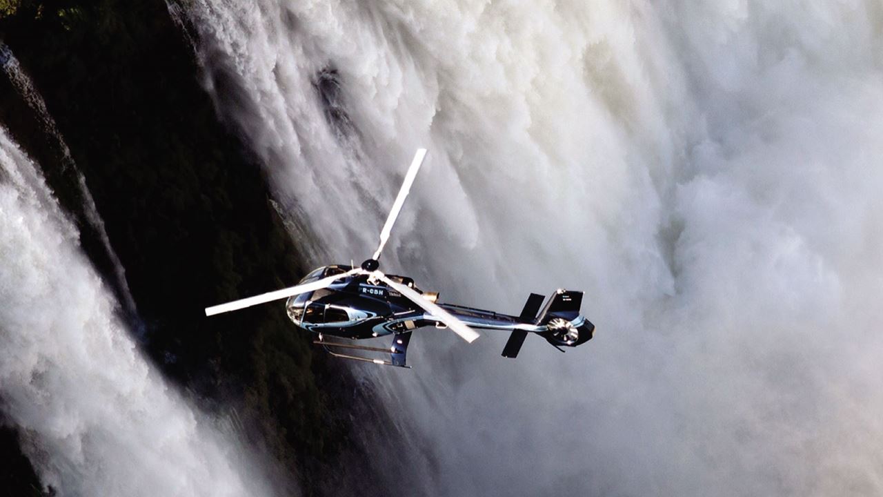 Voo De Helicóptero Sobre As Cataratas Do Iguaçu foto 2