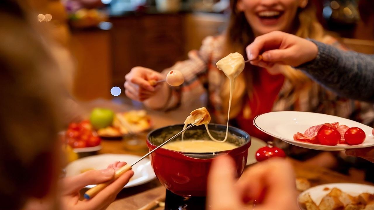 Swiss Dinner Night With Fondue Sequence foto 6
