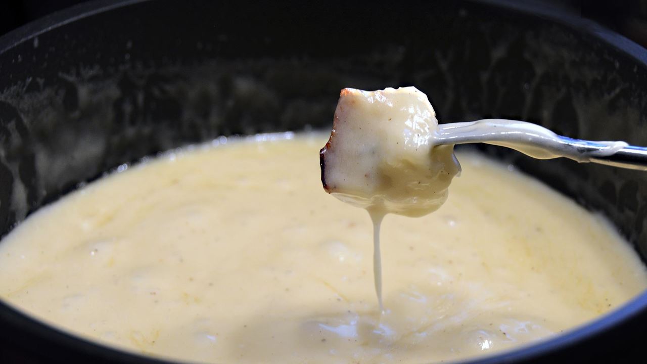 Swiss Dinner Night With Fondue Sequence foto 2