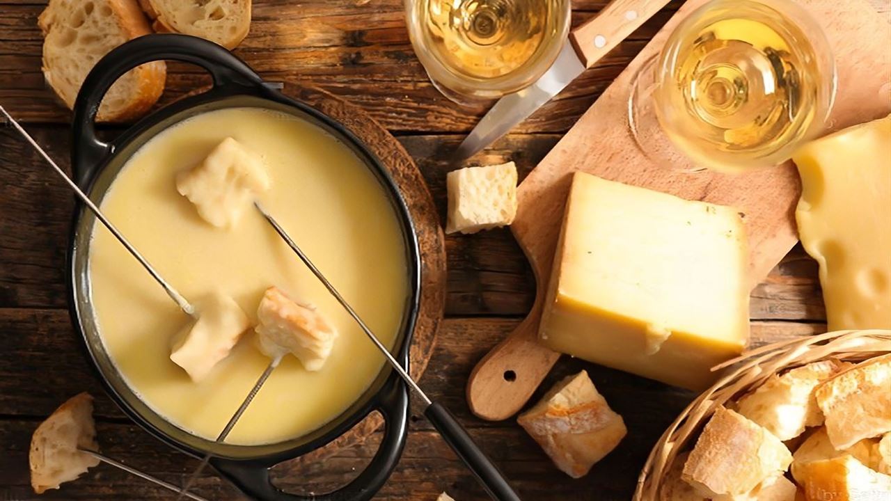 Swiss Dinner Night With Fondue Sequence foto 4